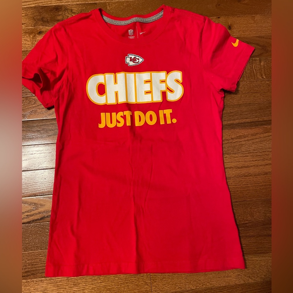 Women's Nike Chiefs t shirt